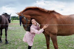 Ditte Young | Forfatter | Dyretelepatør | Clairvoyant | Equicoach | Underviser på Dyretelepatør Uddannelsen