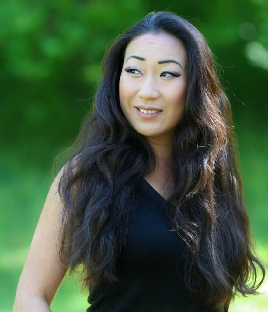 Ditte Young | Forfatter | Dyretelepatør | Clairvoyant | Equicoach | Underviser på Dyretelepatør Uddannelsen