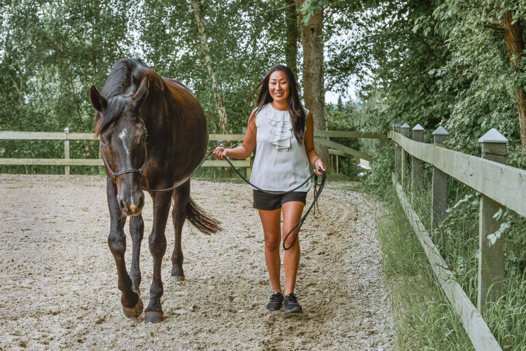 Ditte Young | Forfatter | Dyretelepatør | Clairvoyant | Equicoach | Underviser på Dyretelepatør Uddannelsen