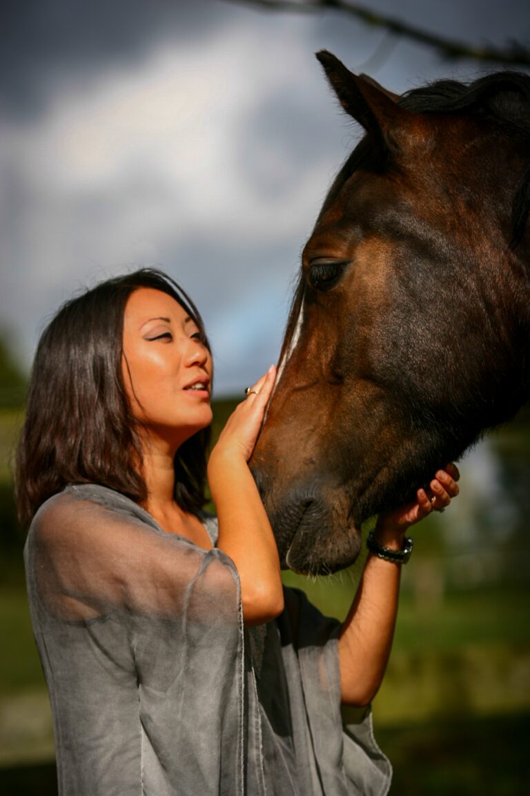 Ditte Young | Forfatter | Dyretelepatør | Clairvoyant | Equicoach | Underviser på Dyretelepatør Uddannelsen